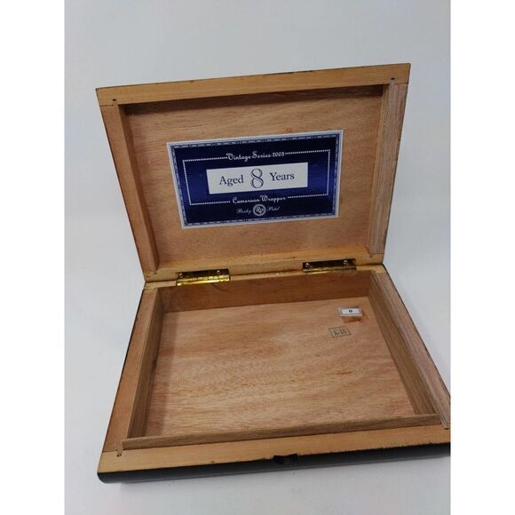 Black Wooden Cigarbox With Ron Jon Surf Shop Sticker Metal Hinges and Gold Label - Picture 2 of 7